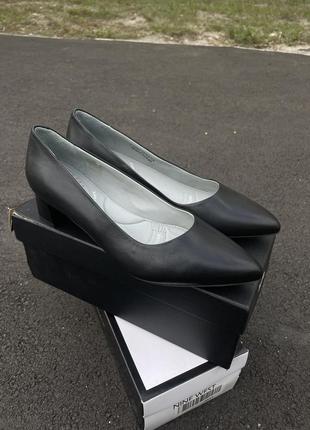 Женские черные кожаные туфли на каблуке skypro ximena suarez blue ocean, 41,5 размер3 фото