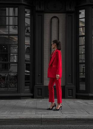 Костюм женский классический, однотонный оверсайз пиджак на пуговицах брюки свободного кроя на высокой посадке на пуговице качественный стильный красный малиновый4 фото