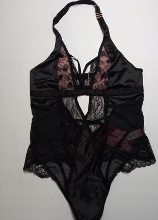 Боди с кружевными вставками на размер с.