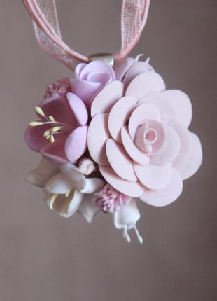 Розовый кулон ручной работы с цветами из полимерной глины "розовая фантазия". подарки ручной работы