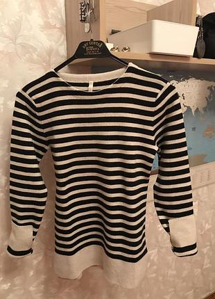 Чорно-белый свитер от турецкого бренда yargici