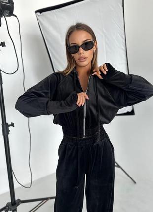 Костюм кофта укороченная на молнии с капюшоном рукав реглан манжет с прорезами низ на резинке брюки широкие на резинке карманы ткань велюр плюш