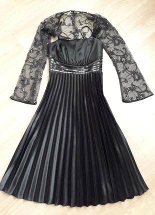 Королевское, чарующее платье- плисе с кружевной сьемной блузой черного цвета. gunbeyi