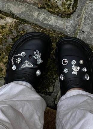 Крутые женские кроксы вместе с джибитсами . crocs / сабо8 фото