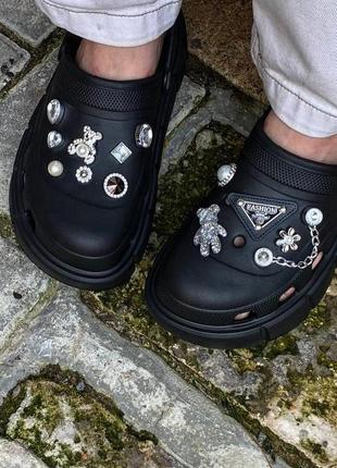 Крутые женские кроксы сабо вместе с джибитсами jibbitz . crocs / сабо2 фото