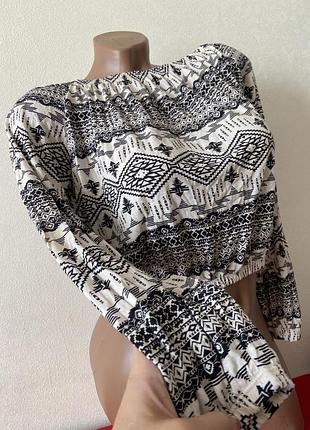 Топ кофтинка з принтом біла з чорним з руавом