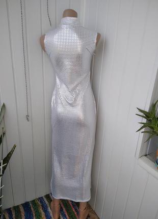 Тренд сезону срібна сукня з розрізом2 фото