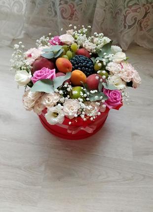 Коробочка с цветами и фруктами3 фото