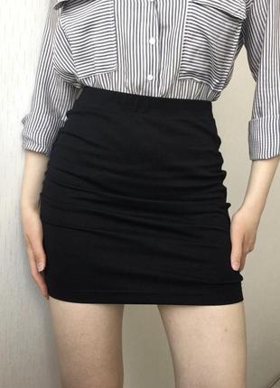 Базовая черная юбка-карандаш, прилегая юбка goldi, черная юбка в утяжеление6 фото