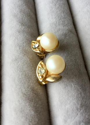 Серьги маленькие золотого тона жемчужины
