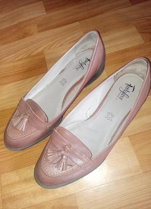 Лоферы женские с кисточкой