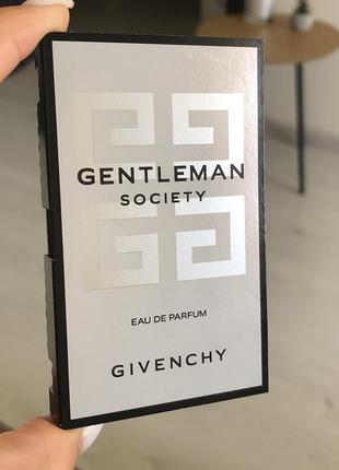 Парфюмированная вода givenchy