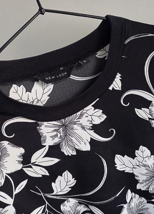 Подовжена чорна футболка з квітковим принтом new look, xs/s2 фото