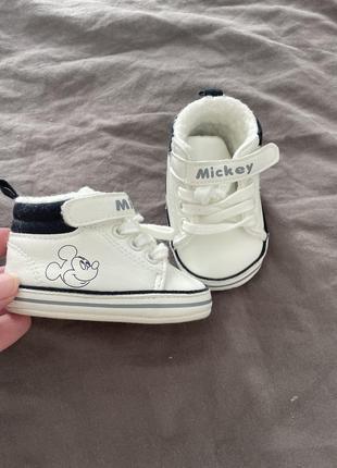 Кроссовки детские