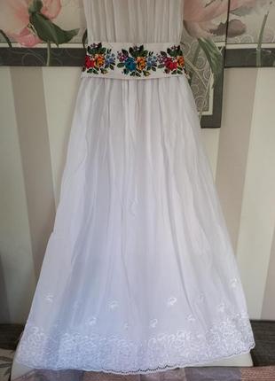 Надзвичайно гарне довге плаття з паском з вишивкою.3 фото