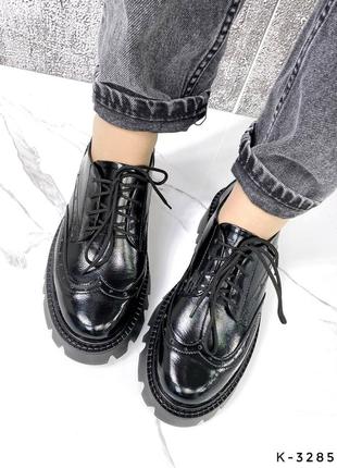 Натуральные кожаные лакированные черные туфли - лоферы - оксфорды