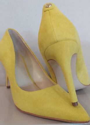 Желтые туфли guess3 фото
