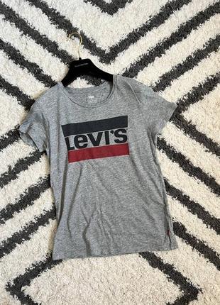 Нежная футболка levi's big logo red tab t-shirt