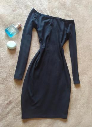 Классное базовое качественное платье в рубчик со спущенными плечами3 фото