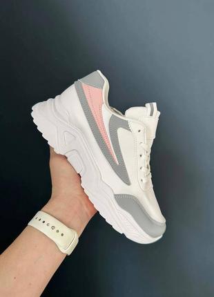 Білі кросівки з сірими вставками