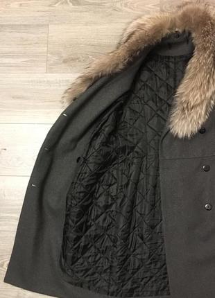 Зимнее пальто с натуральным меховым воротником4 фото