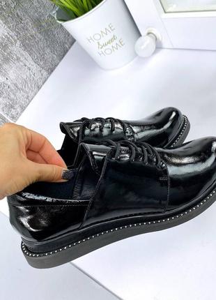 Натуральні шкіряні лаковані чорні туфлі на шнурівці6 фото