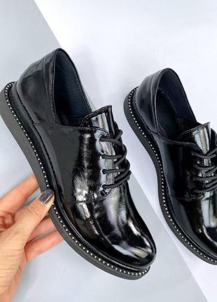 Натуральні шкіряні лаковані чорні туфлі на шнурівці9 фото