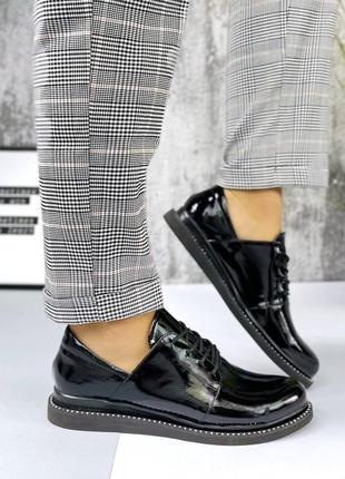 Натуральні шкіряні лаковані чорні туфлі на шнурівці4 фото