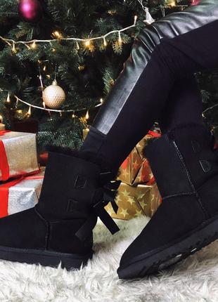 Женские замшевые чёрные высокие зимние сапоги/уги/угги с бантом ugg black 2 stripe