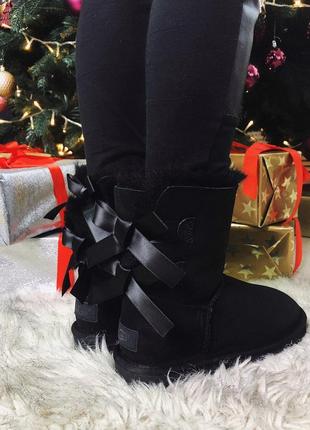 Женские замшевые чёрные высокие зимние сапоги/уги/угги с бантом ugg black 2 stripe10 фото