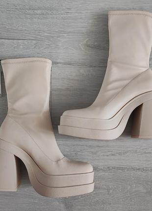Ботінки на товстому каблуку та на платформі