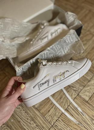 Білі шкіряні кеди tommy hilfiger кросівки спікерам