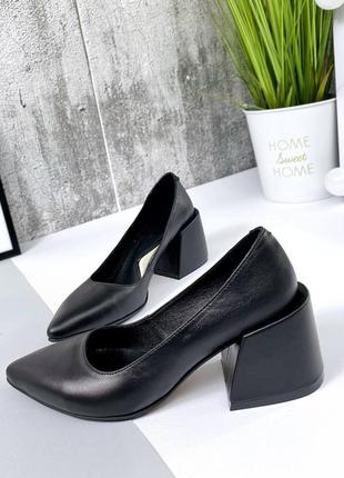 Натуральные кожаные черные туфли с острым носом на невысоких каблуках4 фото