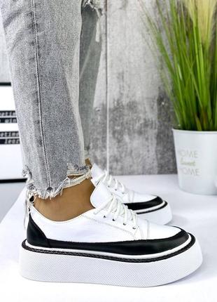 Натуральні шкіряні білі кеди - кросівки з чорними вставками на підвищеній підошві8 фото