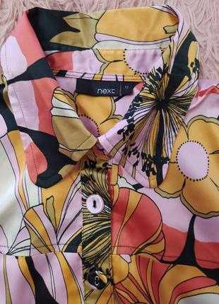 Блузка приталеная с цветочным принтом3 фото