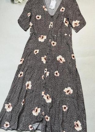 Платье с v-вырезом и цветочным узором на пуговицах h&amp;m.5 фото
