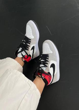 Женские кроссовки серые с красным nike air jordan retro 1 « grey / red»4 фото