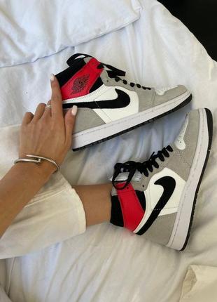 Женские кроссовки серые с красным nike air jordan retro 1 « grey / red»