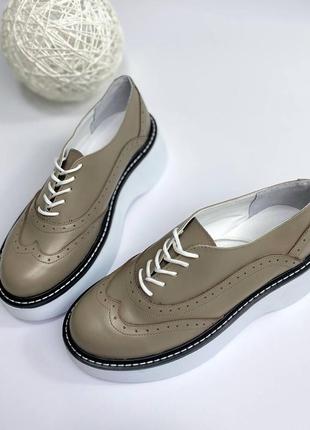 Распродажа натуральные кожаные туфли - лоферы - оксфорды цвета мокко на белой повышенной подошве2 фото