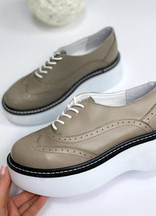 Распродажа натуральные кожаные туфли - лоферы - оксфорды цвета мокко на белой повышенной подошве4 фото