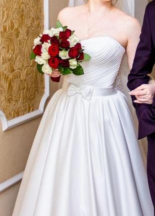 Атласна весільна сукня2 фото