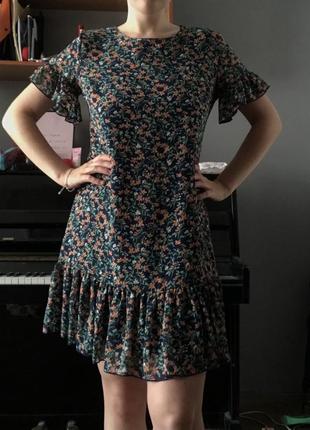 Платье с рюшей