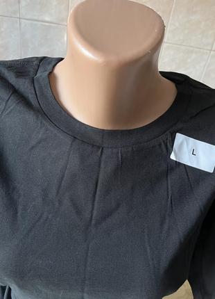 Базова чорна футболка оверсайз