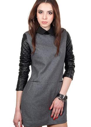 Теплое серое короткое платье черными кожаными рукавами черным воротником фетр плотное