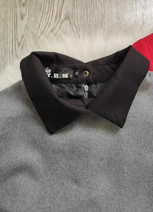 Теплое серое короткое платье черными кожаными рукавами черным воротником фетр плотное