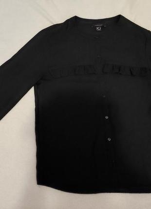 Чорна повітряна блуза блузка рубашка сорочка з рюшиками на гудзиках з рюшами