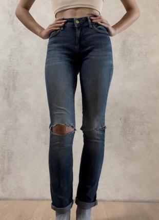 Рваные джинсы1 фото