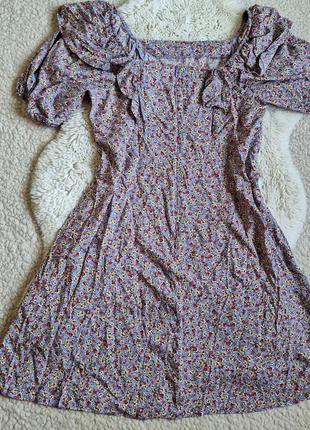 Вискозное платье с актуальными широкими рукавами в мелкий цветочный принт7 фото
