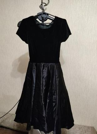 Ефектна чорна сукня filigree ltd