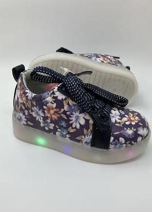 Дитячі кросівки з підсвічуванням